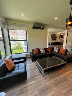 a living room with a couch and a coffee table at Casa El Oasis de Ica in Ica