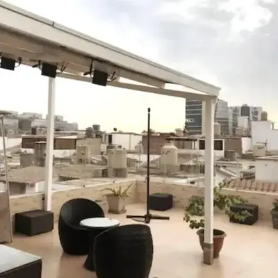 Casa de 4 pisos cerca a embajada de USA y centros comerciales