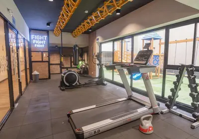 a gym with two treadmills and a treadmill at Maravilla en barranco BR1 in Lima