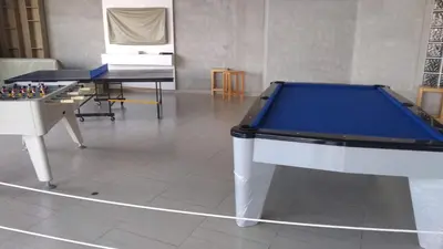 two ping pong tables in a room next to a tablevenge at Departamento en PLAYA San Bartolo in San Bartolo