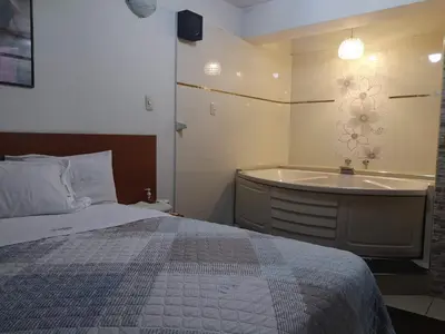 a bedroom with a bed and a bath tub at Hs Baltimore in Lima