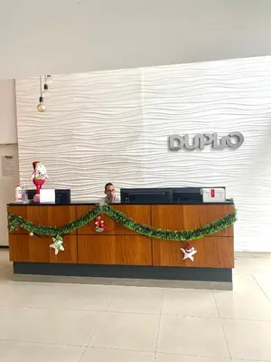 a man sitting at a reception desk in a store at Vista Brasil Dúplex in Lima