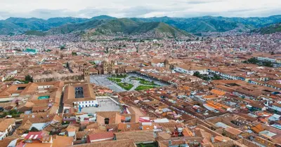 an aerial view of a city with buildings and mountains at Acogedor Departamento en Barrio Resbalosa, a 5 Min de la Plaza de Cusco in Cusco