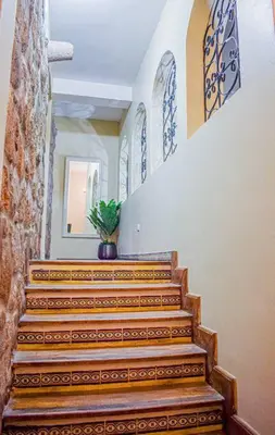 a staircase with a potted plant on top of it at Acogedor Departamento en Barrio Resbalosa, a 5 Min de la Plaza de Cusco in Cusco
