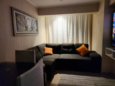 a living room with a couch and a window at TOWEr2 in Lima