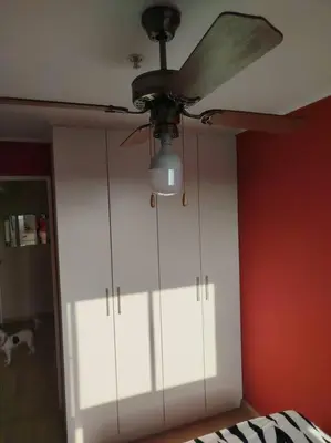 a ceiling fan and a white cabinet in a room at Habitación con baño compartido Santa Catalina in Lima