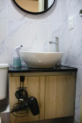 a white sink on a counter in a bathroom at Arleth's hosting in Lima