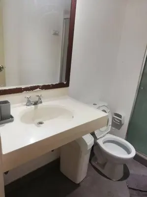 a bathroom with a sink and a toilet at Apartamento 3Hab Seguridad y Cerca del Aeropuerto in Lima