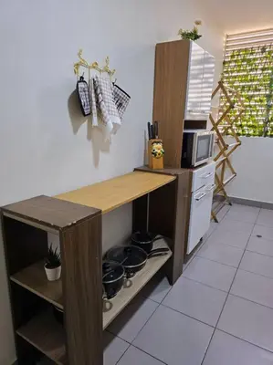 a kitchen with a counter and a microwave at El Refugio de Katte VI in Lima