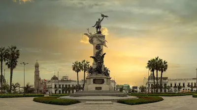 a statue in the middle of a city at Departamento en el Centro Historico de Lima Perú in Lima