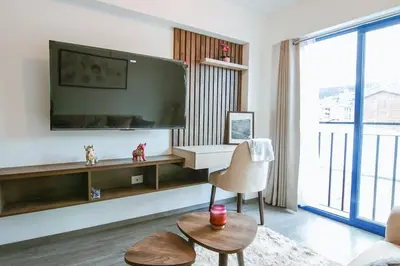 a living room with a large flat screen tv on a wall at Moderno Loft a Pasos del Centro in Cusco