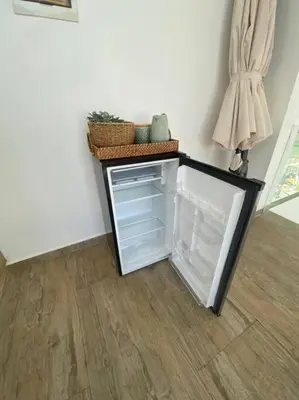 an empty refrigerator in the corner of a room at Casa de Playa muy cerca al mar, piscina exclusiva! in Islote Los Leones