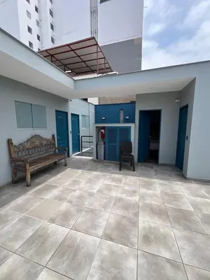 an empty patio with a bench and a building at Hospedaje Milan in Lima
