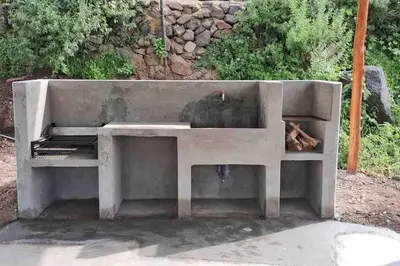 a concrete bench with a bird sitting inside of it at Casa de campo con impresionante vista a las montañas y cascada en Canta in Canta