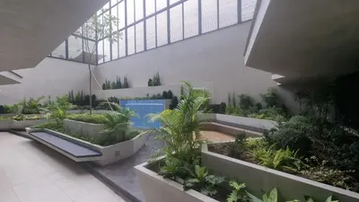 an indoor garden with plants in a building at Apartamento en Miraflores in Lima