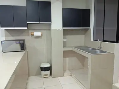 a small kitchen with a sink and a microwave at La campiña in Lima
