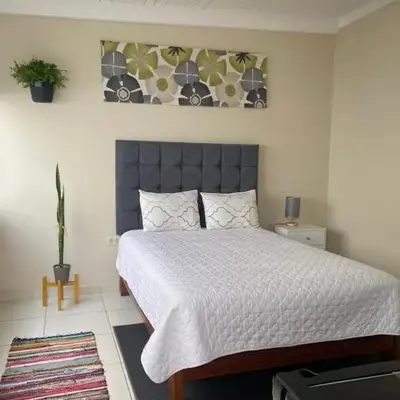 102 habitacion con baño y cocina e ingreso independiente