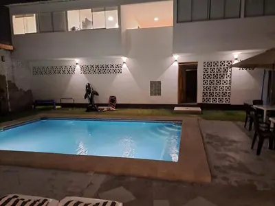 a swimming pool in the middle of a house at Departamento de playa in Lima
