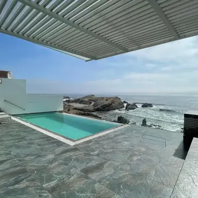 Casa de playa con vista al mar y piscina