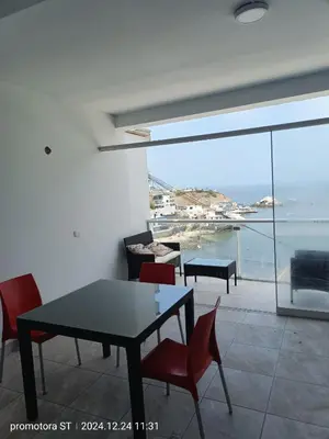 a dining room with a table and chairs and a view of the ocean at departamento frente al mar in San Bartolo