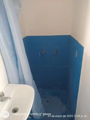 a bathroom with a blue tub and a sink at Hospedaje snack bar titanic in Ica
