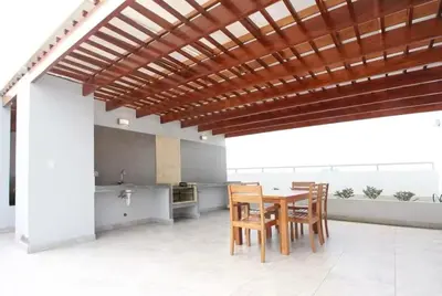 a kitchen with a table and chairs under a wooden ceiling at Vista piloto cerca Miraflores y Centro Histórico, seguridad 24 h in Lima