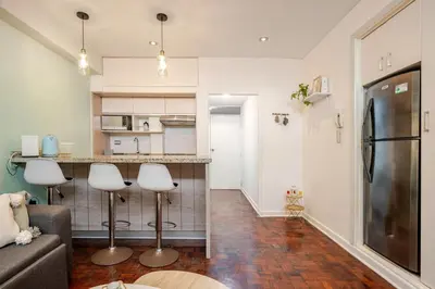 a living room with a couch and a kitchen at Mini depa en el corazón de Miraflores in Lima