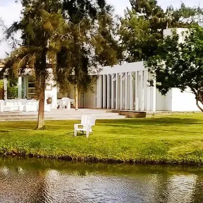Casa de Campo con lago en Mala