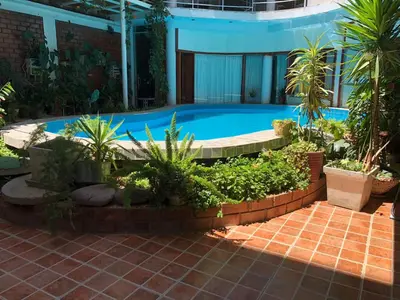 a swimming pool in a garden with plants at Residencial Misky Dreams in Huánuco