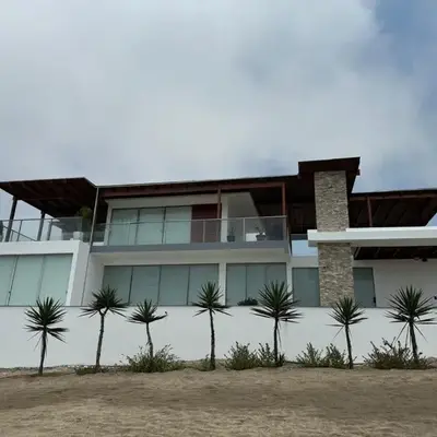 Dolphin house 915