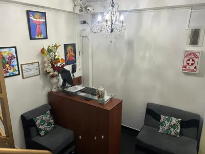 a office with two chairs and a desk with a computer at Hotel Paraiso L & M in Huánuco