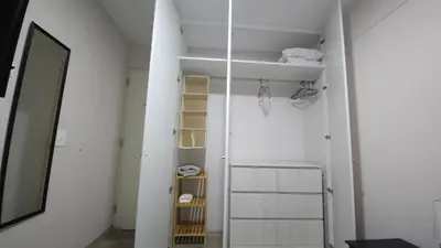 a small bedroom with white walls and a closet at Departamento con Increíble ubicación en San Miguel in Lima