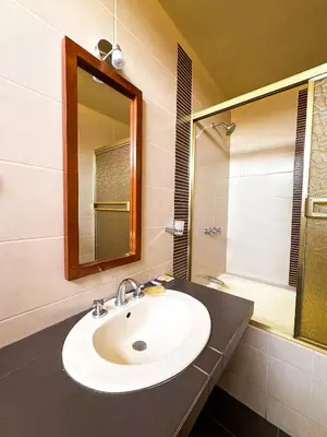 a bathroom with a sink and a mirror at Apart-Hotel El Cañaveral in Chincha