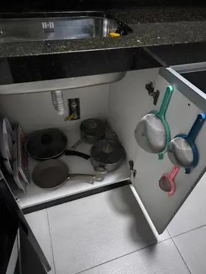 a kitchen with a stove with pans and utensils at Lindo apartmento en PLAZA PRINCIPAL in Lima