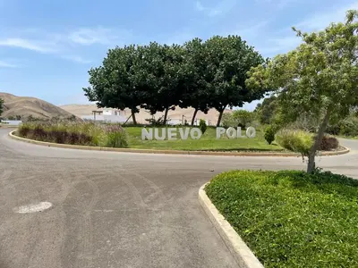 an empty road with a nitschko rodeo sign on the side at Casa de campo en condo cerca a playa Puerto Viejo in San Antonio