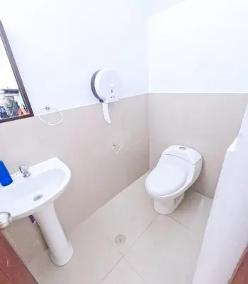 a bathroom with a toilet and a sink at Casa Qiru tu Refugio en Oxapampa in Oxapampa