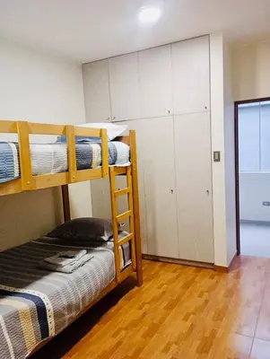 a room with two bunk beds and a closet at Exclusivo Depa Cerca Precio Uno para 10 in La Merced