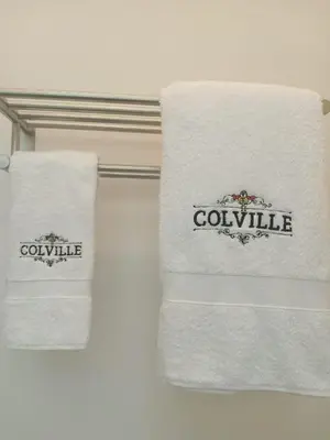 two towels on a towel rack in a bathroom at Colville Hospedaje, a 1 cuadra de la plaza mayor de lima in Lima