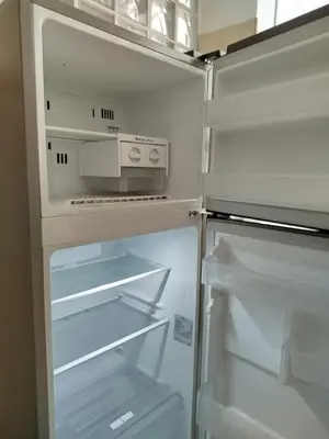 an empty refrigerator with its door open in a kitchen at Apartamento entero en Ayacucho in Ayacucho