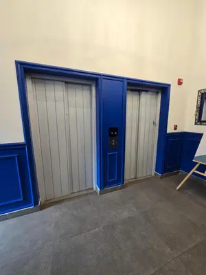two garages with blue doors in a room at Acogedor Departamento en Cusco, Ideal para Familias y Amigos, Equipado y Céntrico in Cusco