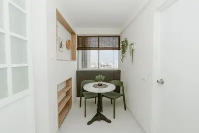 a small dining room with a table and chairs at Romanet - Depa Premium con Vista al Golf in Lima