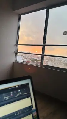 a laptop computer sitting in front of a window at Apartamento moderno en San Miguel in Lima