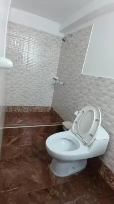 a bathroom with a toilet with the seat up at HOSTAl EGIPTO in Ayacucho