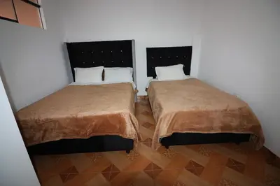 two beds sitting next to each other in a room at Hospedaje Apu San Isidro in Urubamba