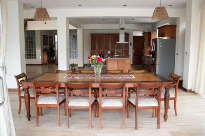 a kitchen and dining room with a table and chairs at Casa campo en Cieneguilla 2,040m2 in Pachacamac