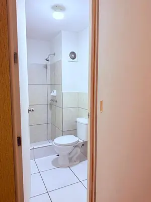 a bathroom with a toilet and a shower at Acogedor Departamento en Lima in Lima
