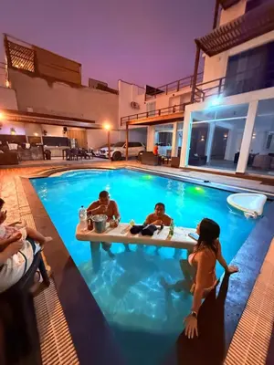 a group of people swimming in a swimming pool at Casa de Playa en Pulpos Punta Hermosa in Lurín