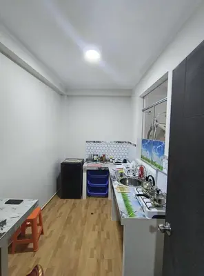 a kitchen with a sink and a counter top at Mini departamento acogedor en el centro de Huánuco in Huánuco