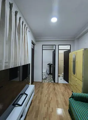 a bedroom with a bed and a couch in a room at Mini departamento acogedor en el centro de Huánuco in Huánuco