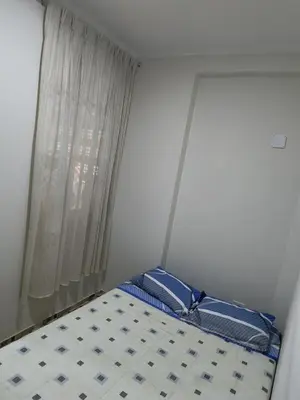 a bedroom with a bed with a window and a pillow at Mini departamento acogedor en el centro de Huánuco in Huánuco
